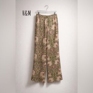 🌺BOHO Floral Slacks by H&M🌺